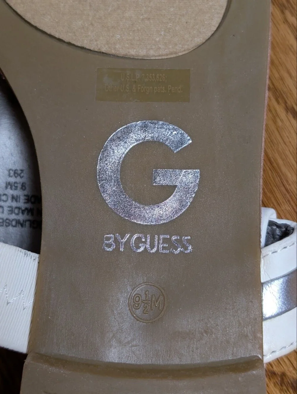 G by GUESS Lindsey White Silver Logo Thong Sandals Women’s Size 9.5